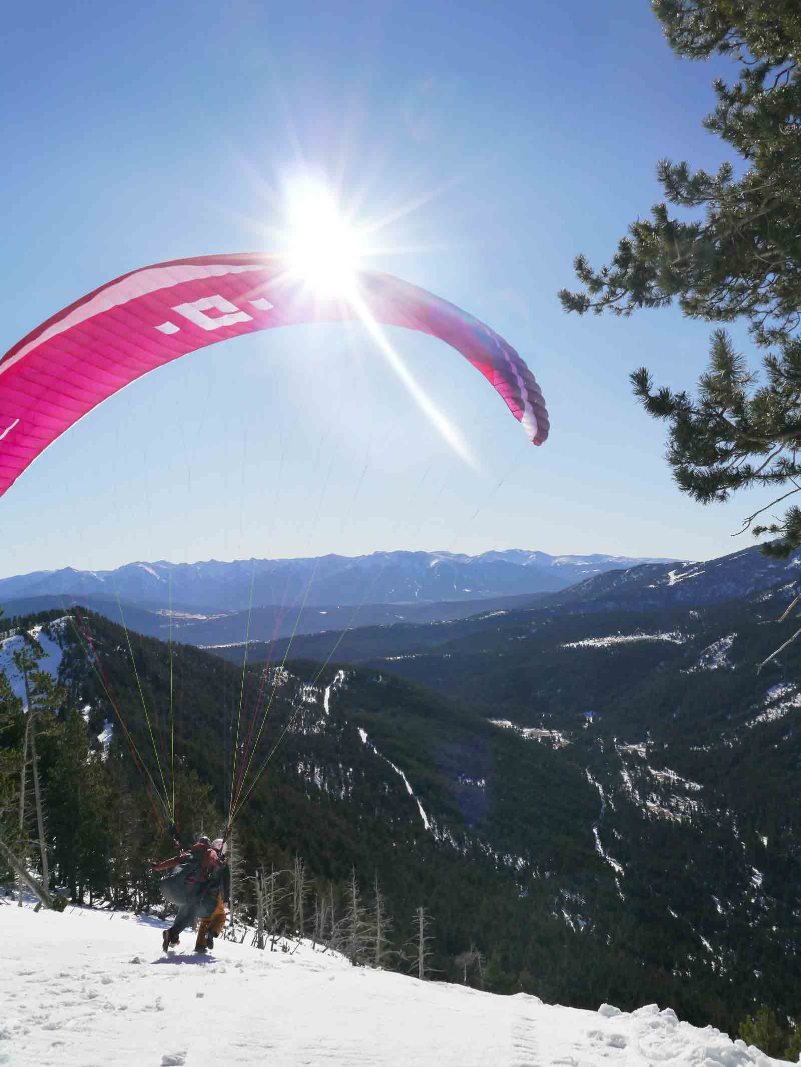 Décollage en parapente depuis Formiguères